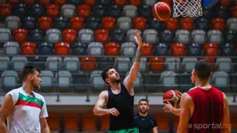  Националите упражняват на цялостни обороти за Европейското 