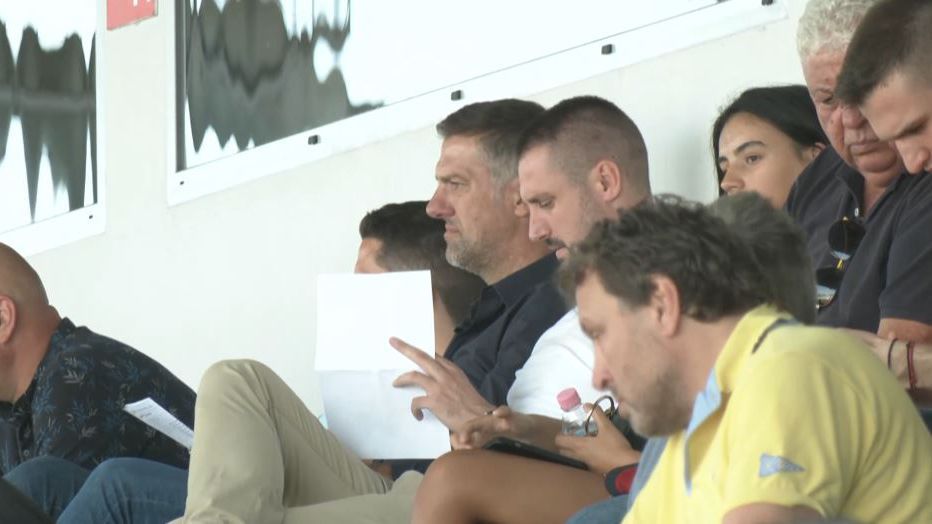 Младен Кръстаич гледа на живо мача между Септември и Локомотив (София)