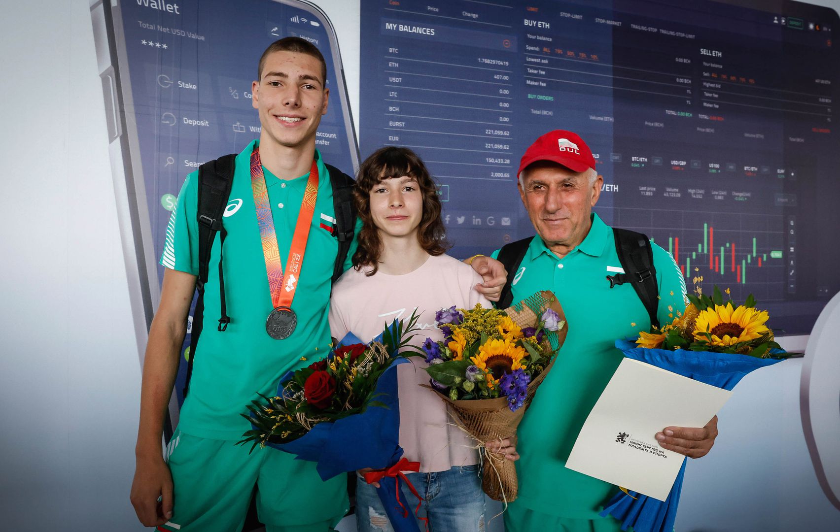  Световните медалисти Пламена Миткова и Божидар Саръбоюков се завърнаха в България 