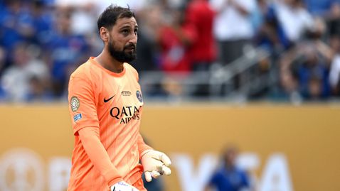  И Байерн кръжи към Донарума 