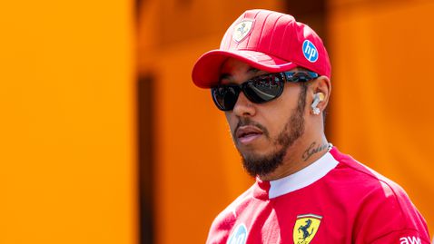 Амбицията на Хамилтън води до разделение във Ферари?