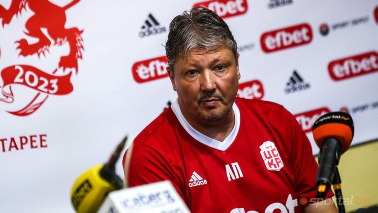 Доскорошният наставник на ЦСКА 1948 Любослав Пенев тръгна да си