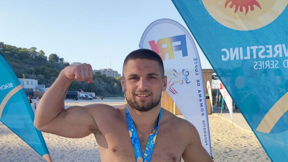 Николай Димитров с бронз на плажна борба