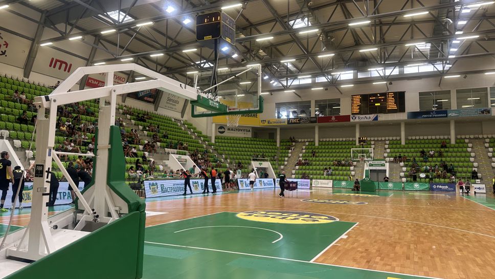 Отборите на Балкан и Фалко играят в първия мач от