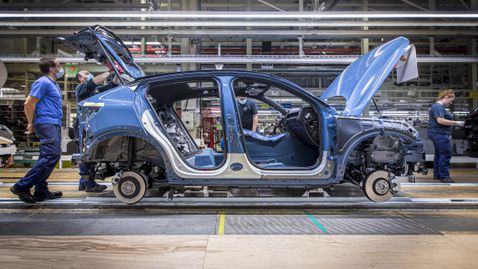 Volvo започва производството на новото C40 Recharge