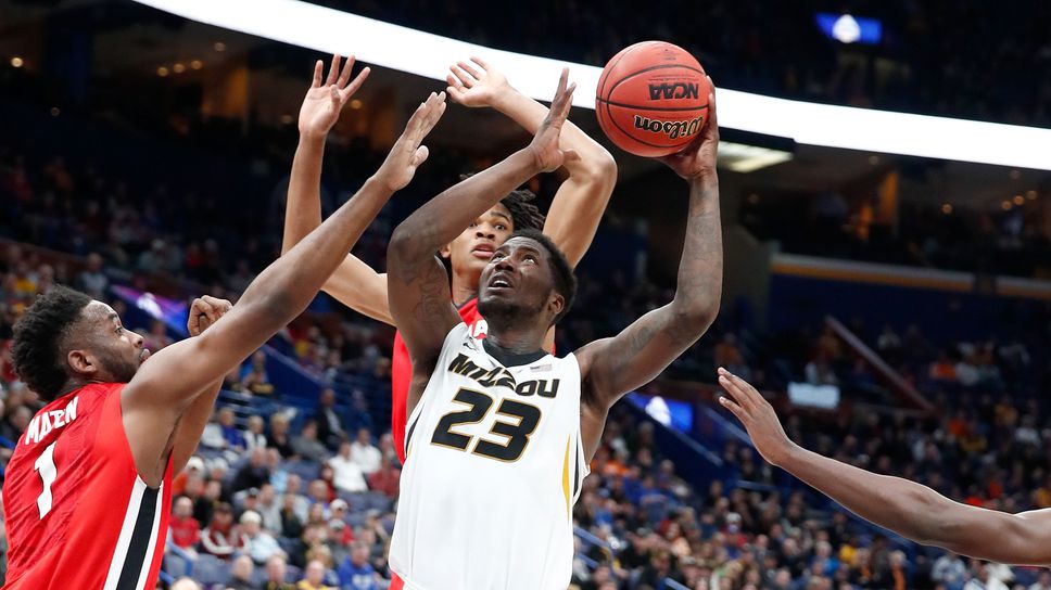 Орландо Меджик привлече център