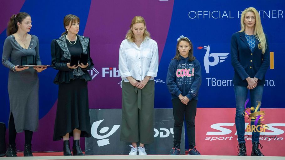 Президентът на БФХГ Илиана Раева награди деятели по повод 70 години художествена гимнастика в България