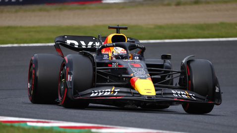  Верстапен завоюва квалификацията в Япония, само че ще бъде разследван за рисково каране 