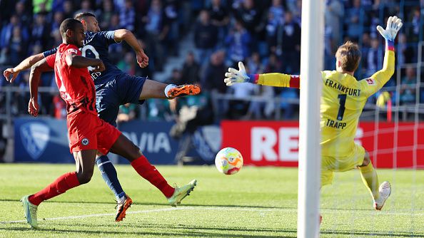 Бохум записа неочаквана първа победа след 3:0 срещу Айнтрахт