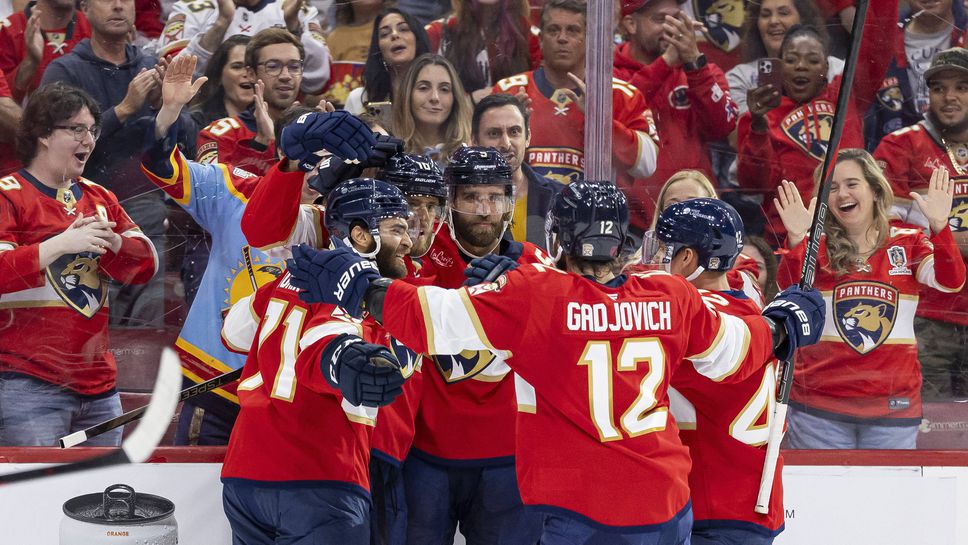 Шампионът Флорида започна новия сезон в НХЛ с победа