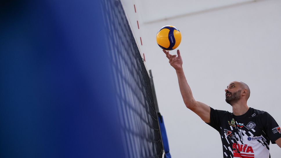 "Block out" с волейболистите на Локомотив