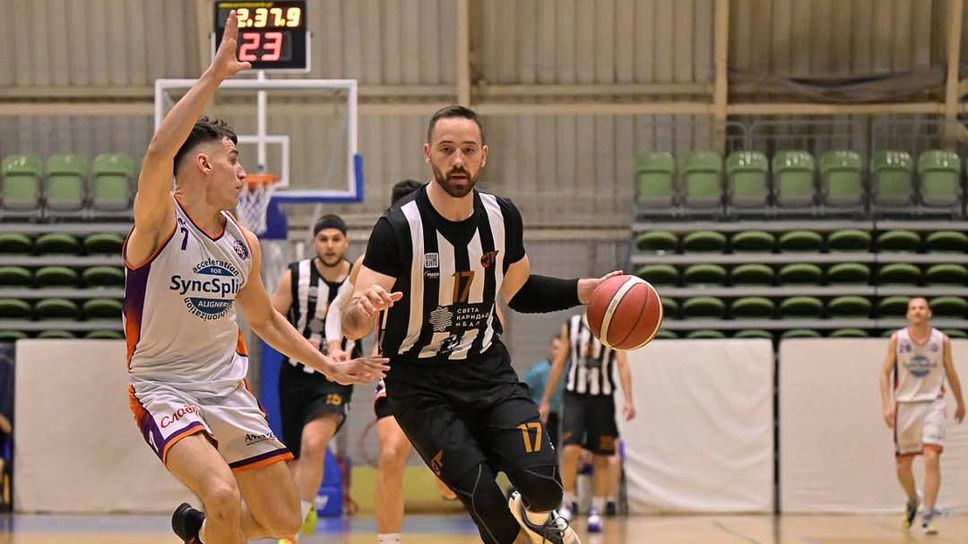 Локомотив Пловдив почете Божидар Аврамов за края на кариерата му