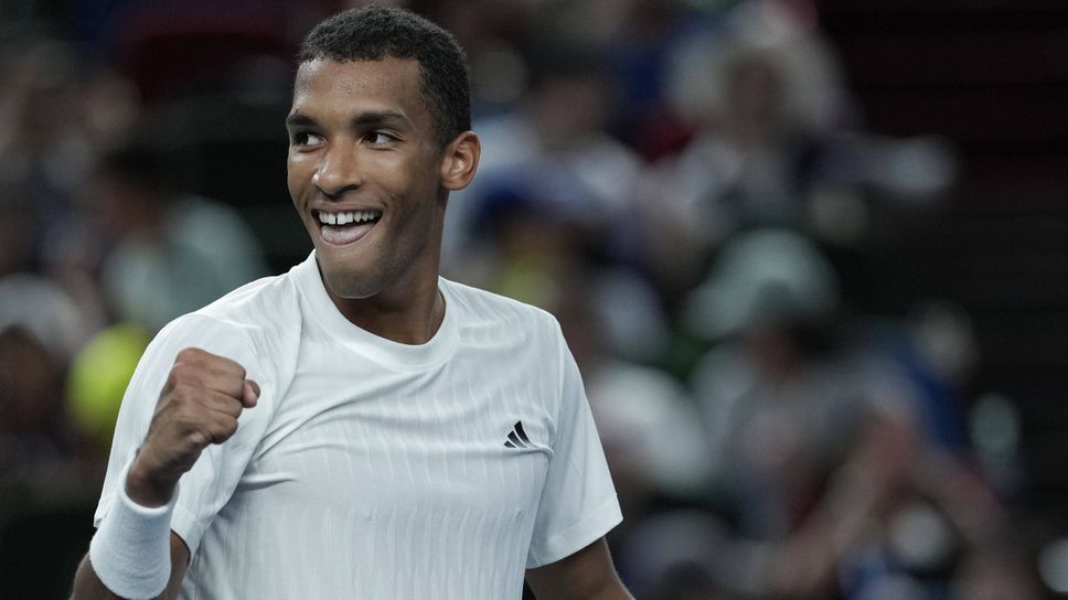 Феликс Оже-Алиасим е четвъртфиналист в Шанхай