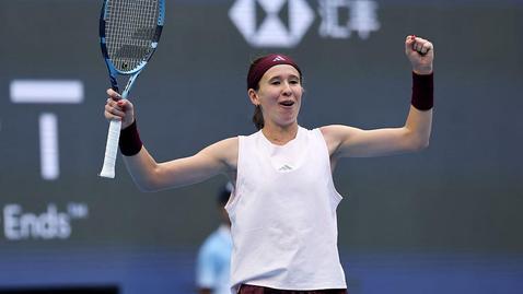 Приказката продължава! Бартункова прегази Мухова и е на първия си WTA 1000 полуфинал