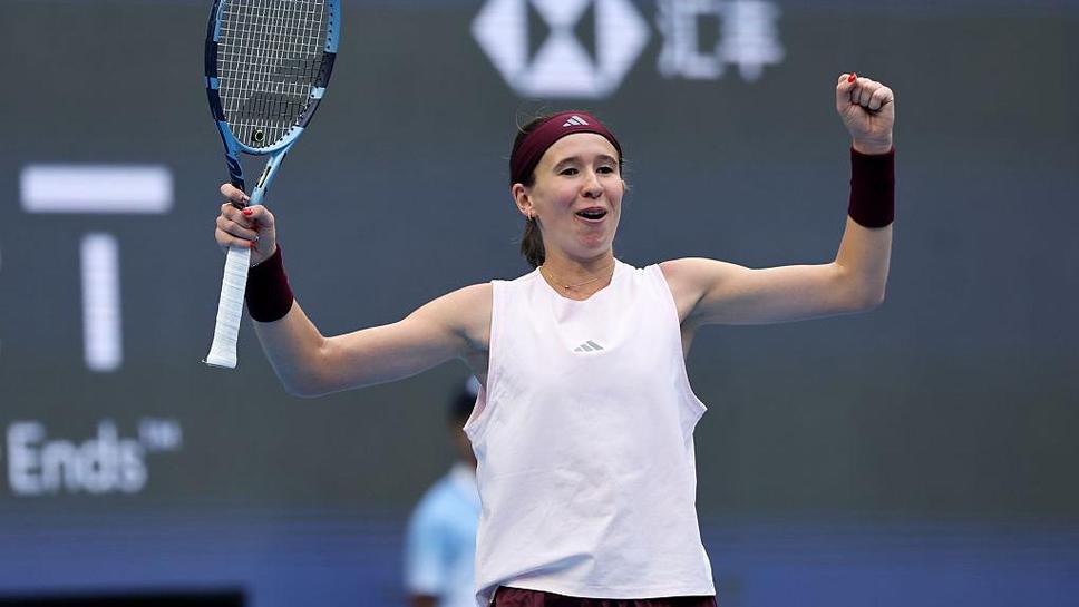 Приказката продължава! Бартункова прегази Мухова и е на първия си WTA 1000 полуфинал