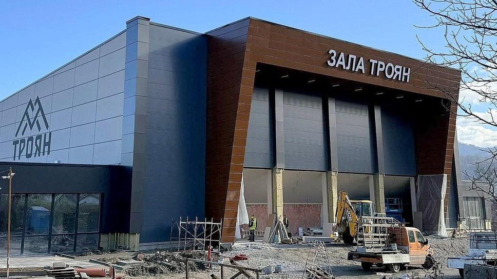Около 500 състезатели от 23 клуба на карате турнир в Троян