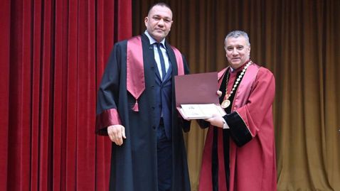  Кубрат Пулев е магистър по политология 