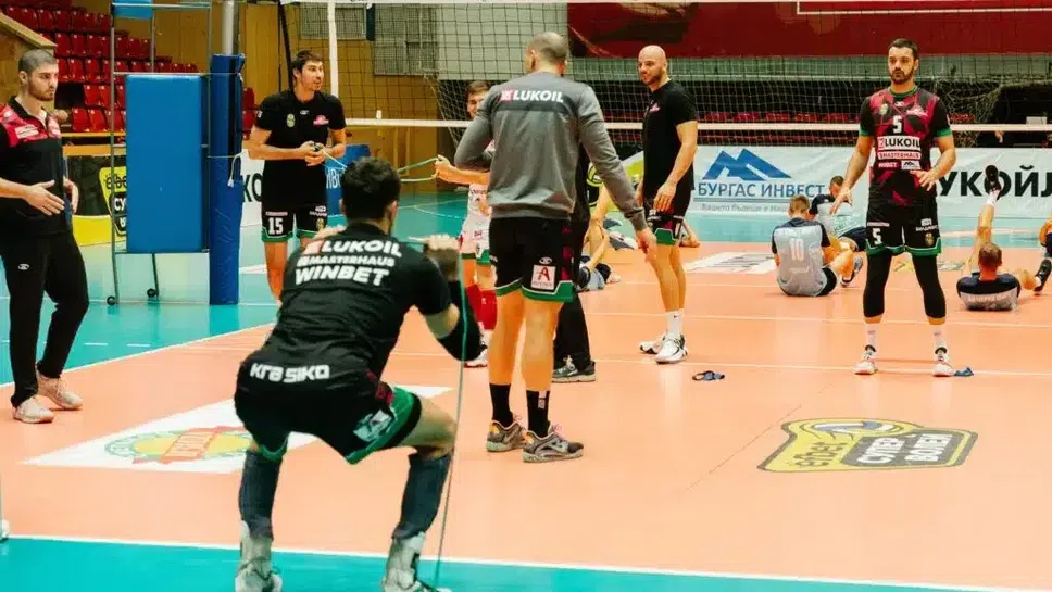 Нефтохимик тренира в два румънски града преди битките за ШЛ