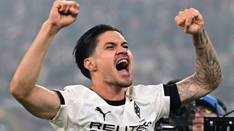  Борусия (Мьонхенгладбах) продължи възхода си и съкруши Кьолн в горещо дерби на Рейн с три дузпи 