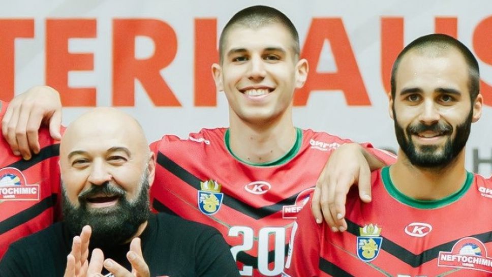 22 годишният диагонал на Нефтохимик 2010 Бургас Стоян Димитров бе избран