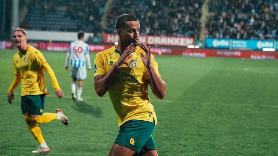 Християн Петров изгледа от пейката загуба на Хееренвеен