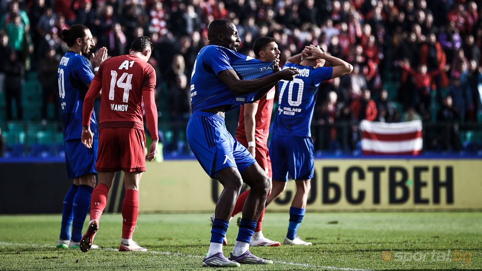 Левски 0:0 ЦСКА, 30 000 по трибуните, голям пропуск на "сините"