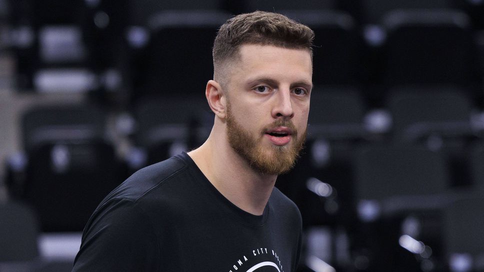 С невероятните Айзея Хартенстийн и Шай Гилджъс Александър в главните роли