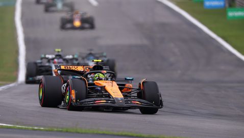  Норис победи, а Пиастри отпадна от спринта в комплицираните условия на 