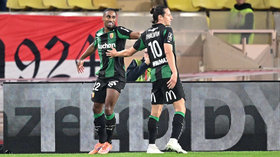 Ланс разпердушини десетима от Монако на "Луи II"