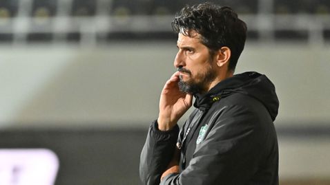 Собственикът на Берое все още не е решил дали да уволнява Сагерас