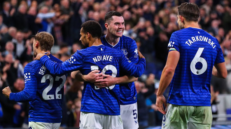 След три мача без победа Евертън отново стигна до трите