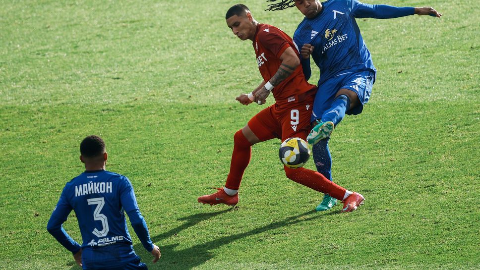 Левски 0:0 ЦСКА, 30 000 по трибуните, голям пропуск на "сините"