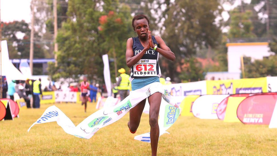 Националната шампионка по крос кънтри Морийн Чебор и африканската шампионка до