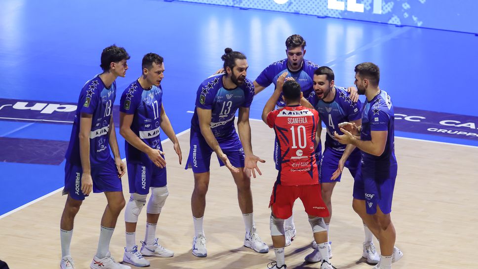 Отборът на Веро Волей Монца в който играят националът Мартин