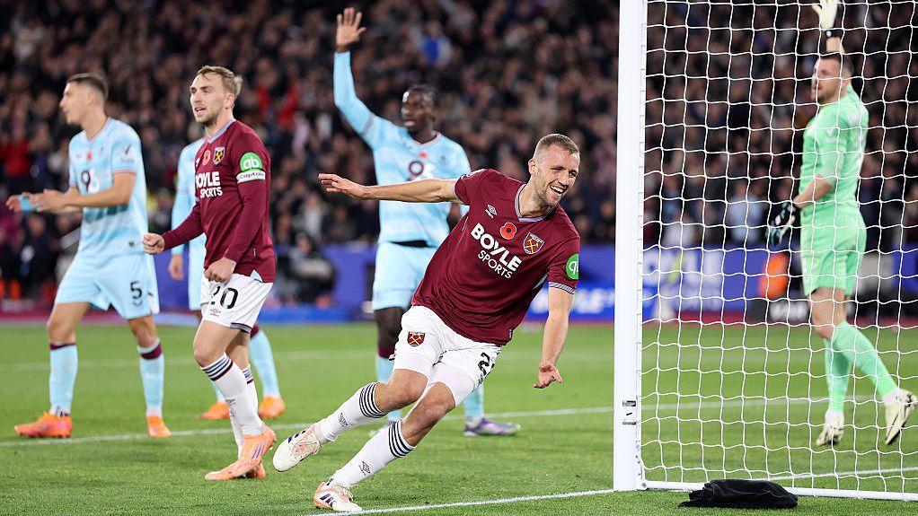 Уест Хам взе ценен успех над Бърнли и вече гледа към излизане от зоната на изпадащите