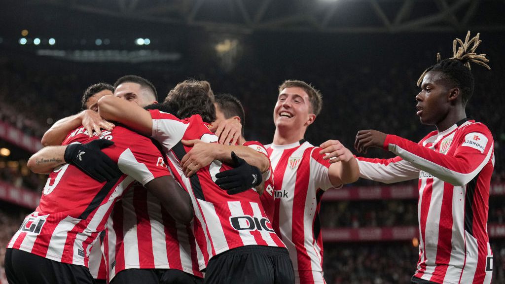 Атлетик оцеля в драма с дузпи и продължи със защитата на Купата