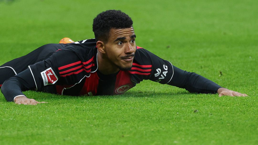 Добра и лоша новина за Айнтрахт преди гостуването на Барселона