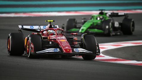  Люис Хамилтън приключи най-слабия си сезон въобще във Формула 1 