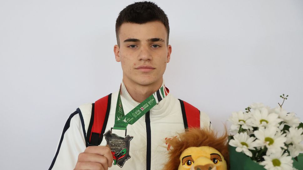 Младата надежда на българското таекуондо Станислав Митков записа поредния голям