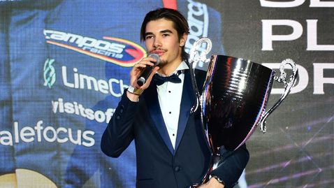 Никола Цолов получи трофея си за второто място във Формула 3 през 2025 година