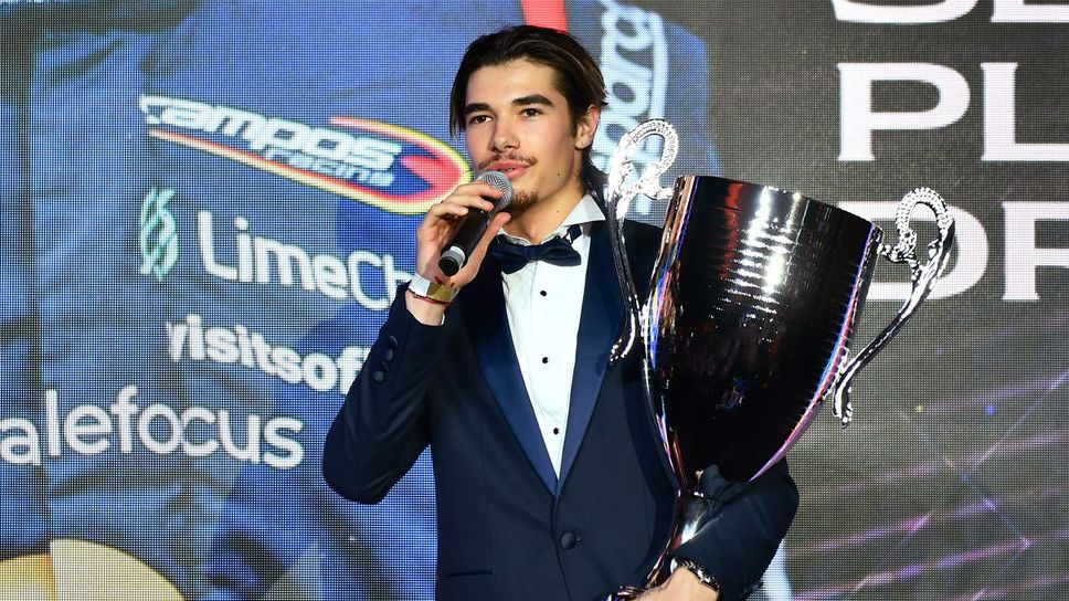 Никола Цолов получи трофея си за второто място във Формула 3 през 2025 година