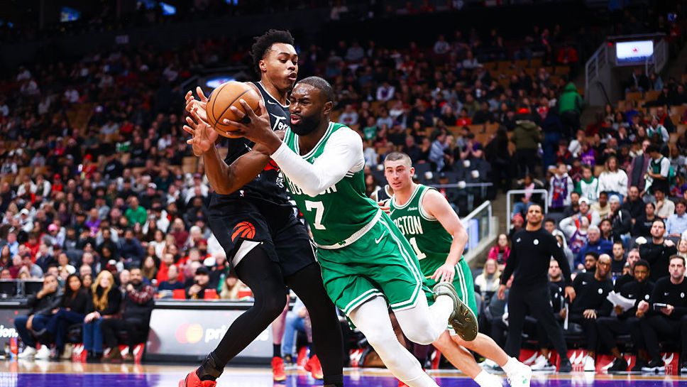 Селтикс загубиха преднина от 23 точки, но устискаха в края срещу Торонто