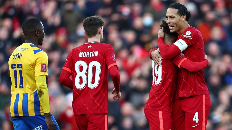  С петима юноши и Клоп на пейката Ливърпул преодоля третия кръг 