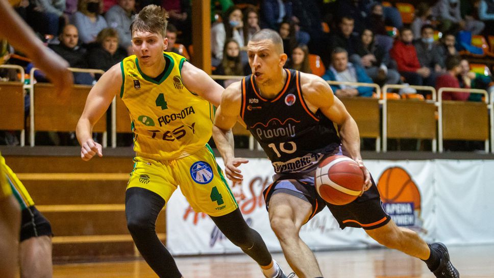 Академик приема Шумен в първия мач от 12-ия кръг, пловдивчани без двама