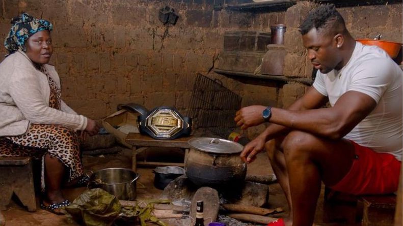 Франсис Нгану показа мизерията, в която живее в Камерун