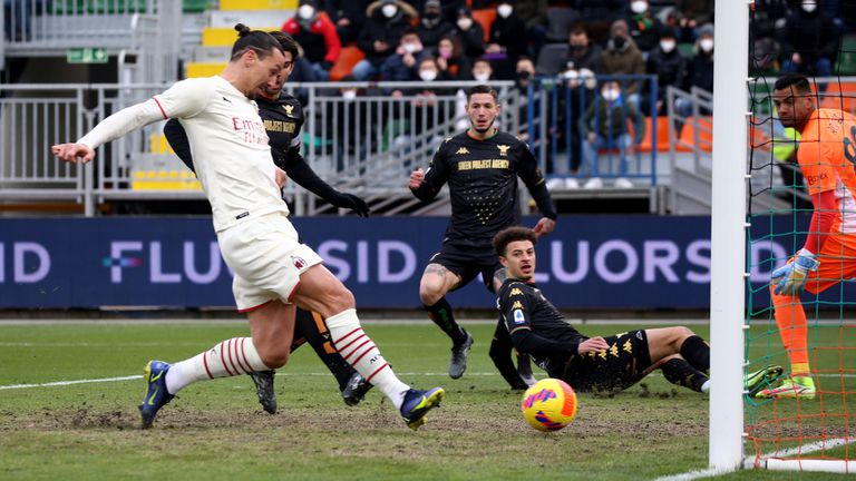  Венеция 0:3 Милан, втората част стартира с два гола на Ернандес 