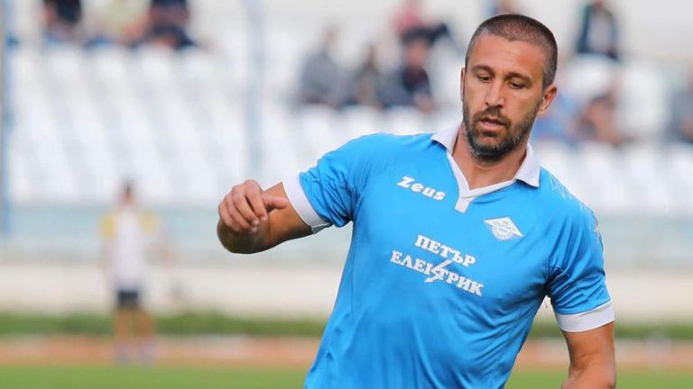  Очертава се борба за подписа на освободен от Своге 