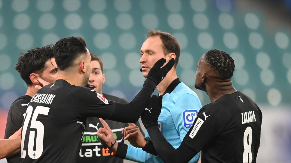 Неваксинираните съдии в Бундеслигата са само 10%, но не ги спират да ръководят мачове