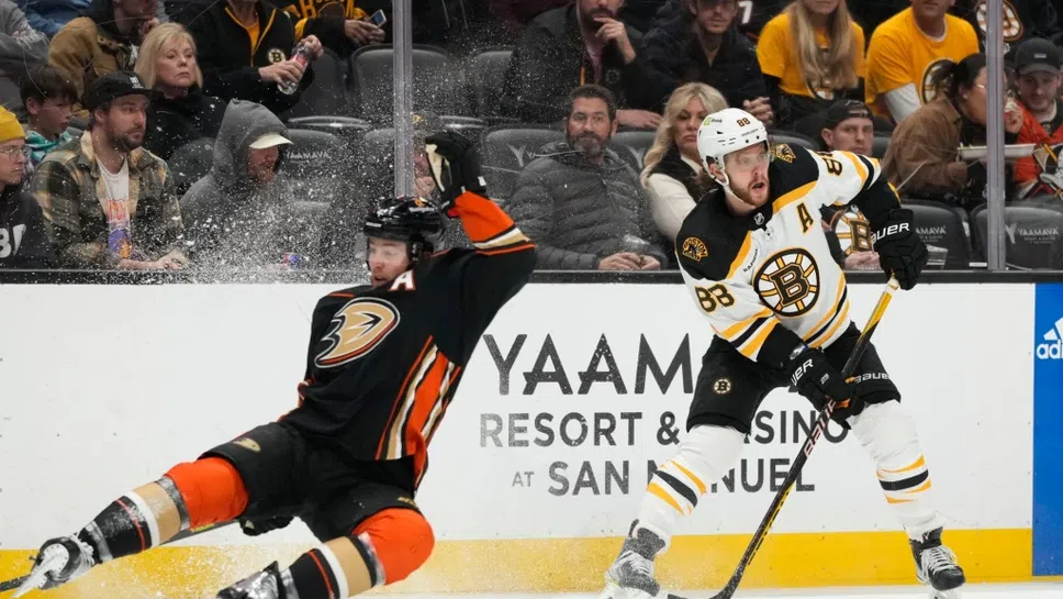 Бостън продължава доминацията си в НХЛ с хеттрик на Пастърнак и изразителна победа срещу Анахайм