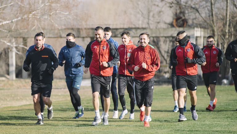 Един от лидерите в Северозападна Трета лига Локомотив Мездра започна